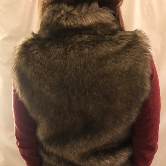 H&M Faux Fur Vest - Picture 3 of 4